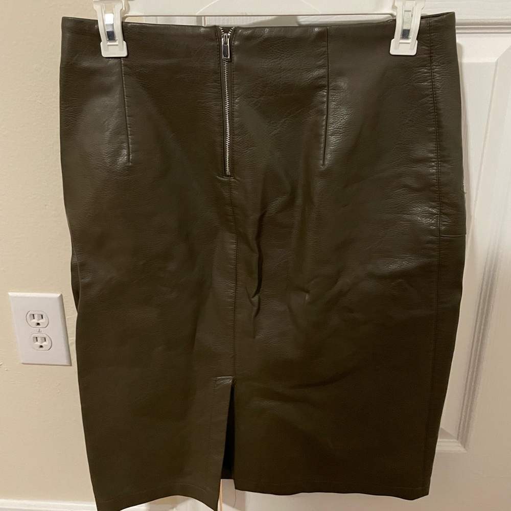 ZARA SKIRT XL - FAUX LEATHER - Olive color